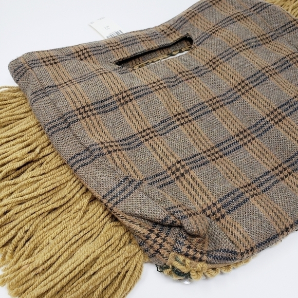 ANTHRO Milo embellished clutch purse - Picture 4 of 7